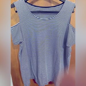 Michael Kors knit top in size XL. White and navy blue, short sleeve